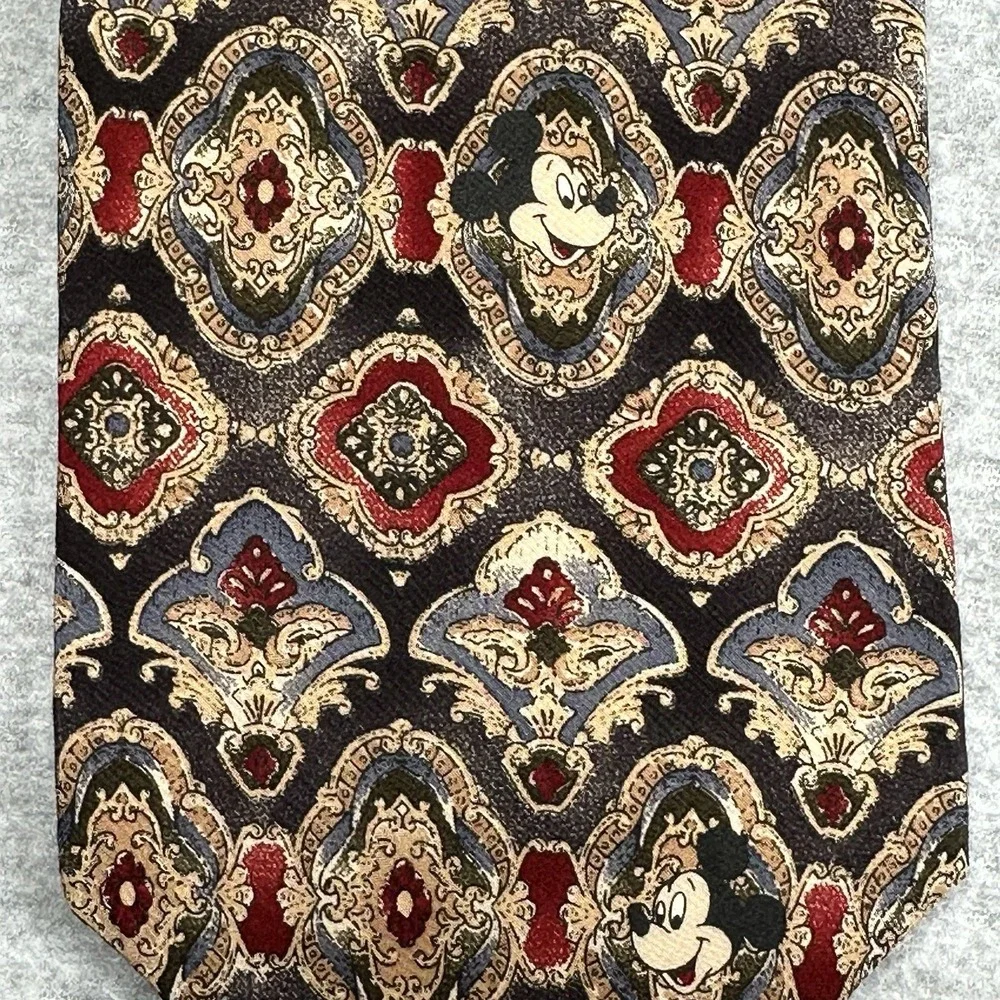 Walt Disney World Mickey Mouse Men's Tie 100% Silk Black Ivory Red Pattern